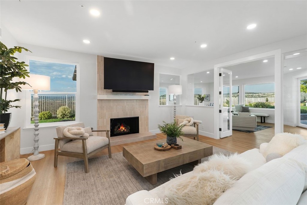 Family room complete with built in TV - 2001 Via Aguila, San Clemente CA 92673 - photo 17