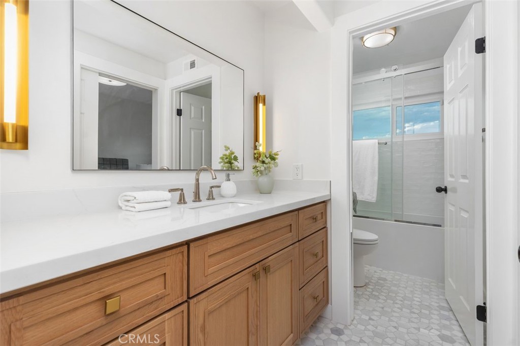 Downstairs en suite. - 2001 Via Aguila, San Clemente CA 92673 - photo 23