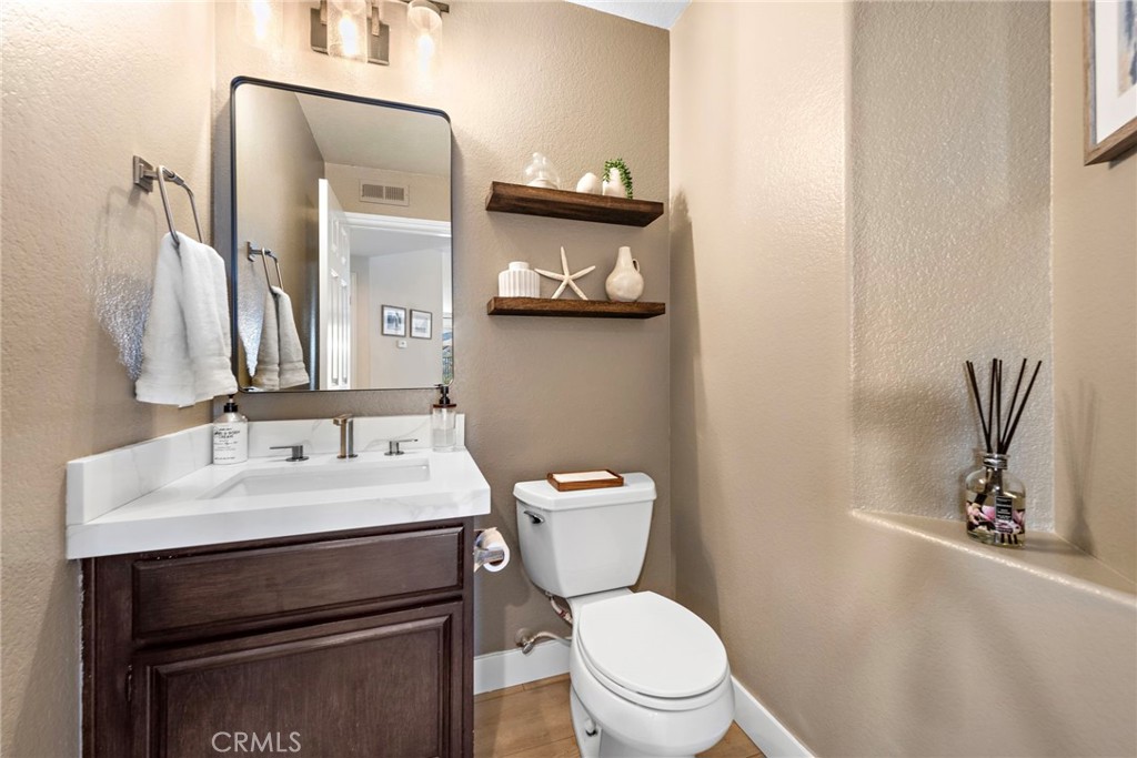 Powder room - 2004 Via Solona, San Clemente CA 92673 - photo 12