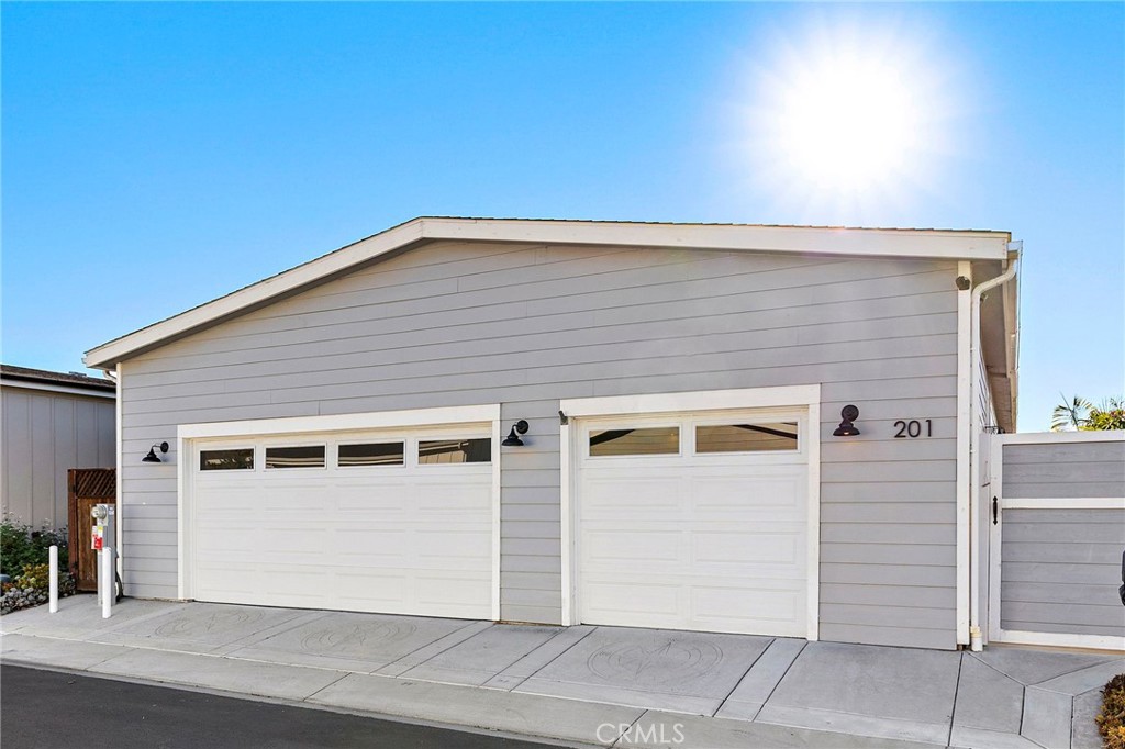 Rare three car garage plus a view in this great community - 201 Mira Adelante, San Clemente CA 92673 - photo 1