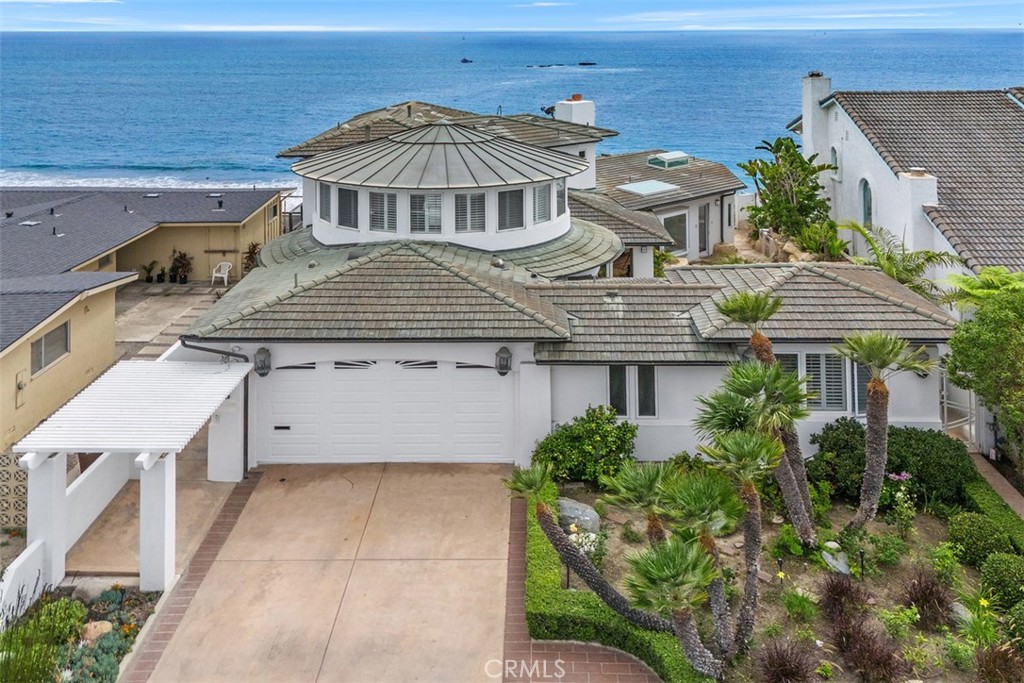 Breathtaking PANORAMIC OCEAN VIEWS! Steps from your yard to the beach, Coastal Commission Approved. - 2016 Calle De Los Alamos, San Clemente CA 92672 - photo 1