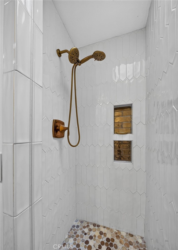 Primary shower - 2127 Avenida Espada 210, San Clemente CA 92673 - photo 19