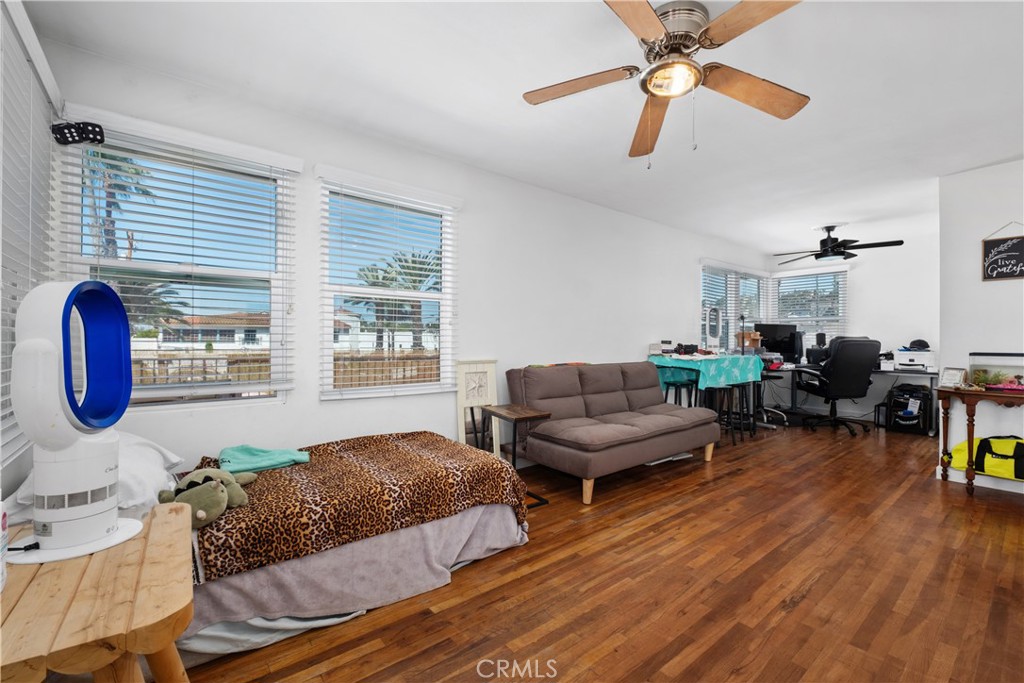 Living room Unit 1 - 213 Avenida Granada, San Clemente CA 92672 - photo 7