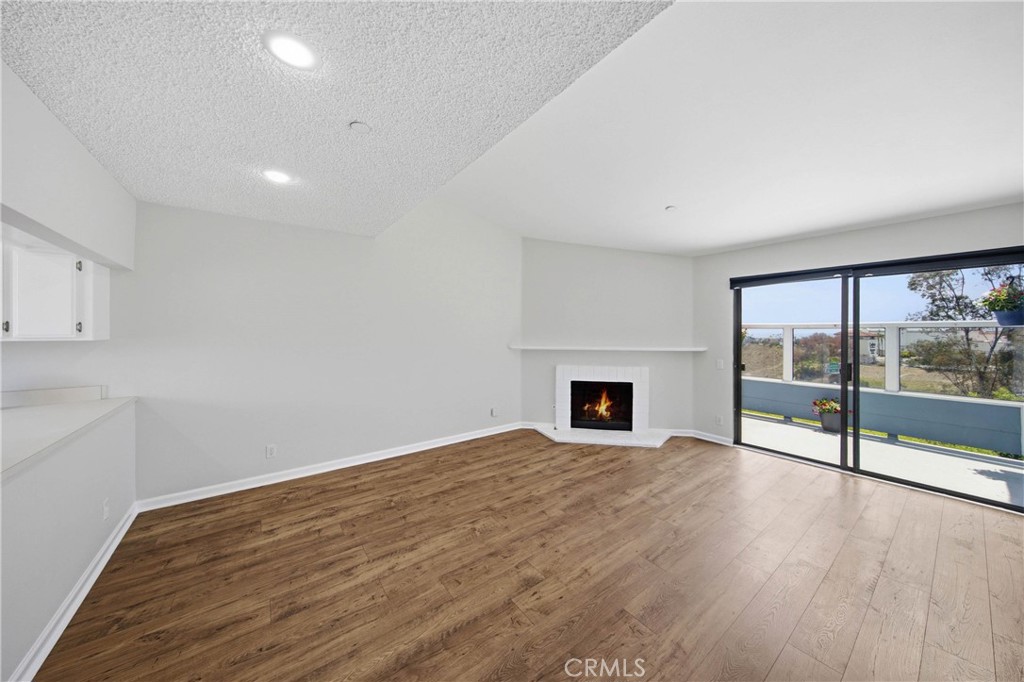 Living room - 2147 Calle Ola Verde, San Clemente CA 92673 - photo 2