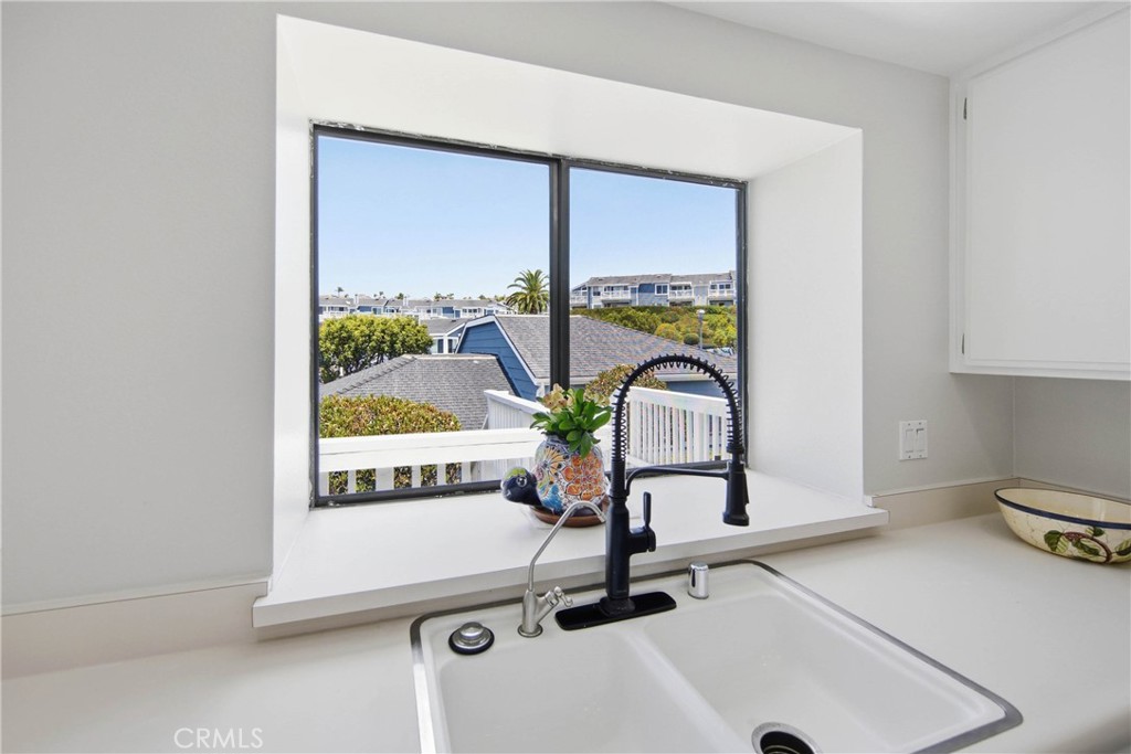 Kitchen - 2147 Calle Ola Verde, San Clemente CA 92673 - photo 16