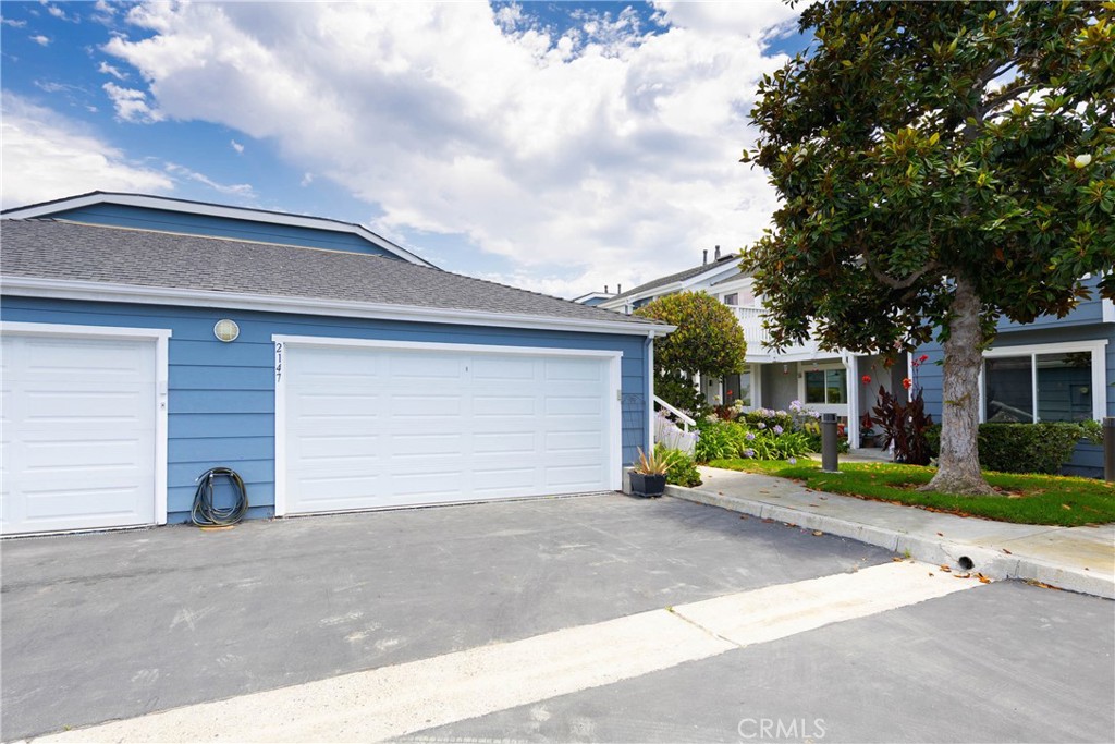 Double car garage at entrance to upstairs condo - 2147 Calle Ola Verde, San Clemente CA 92673 - photo 23