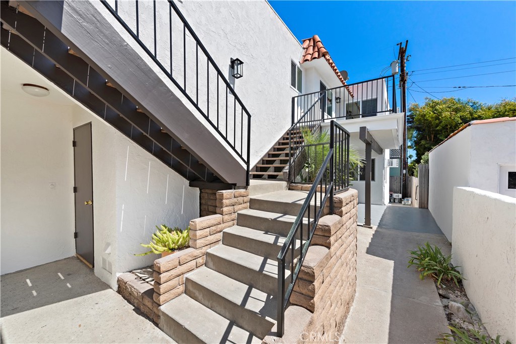 Entry/Stairs - 223 Avenida Victoria, San Clemente CA 92672 - photo 4
