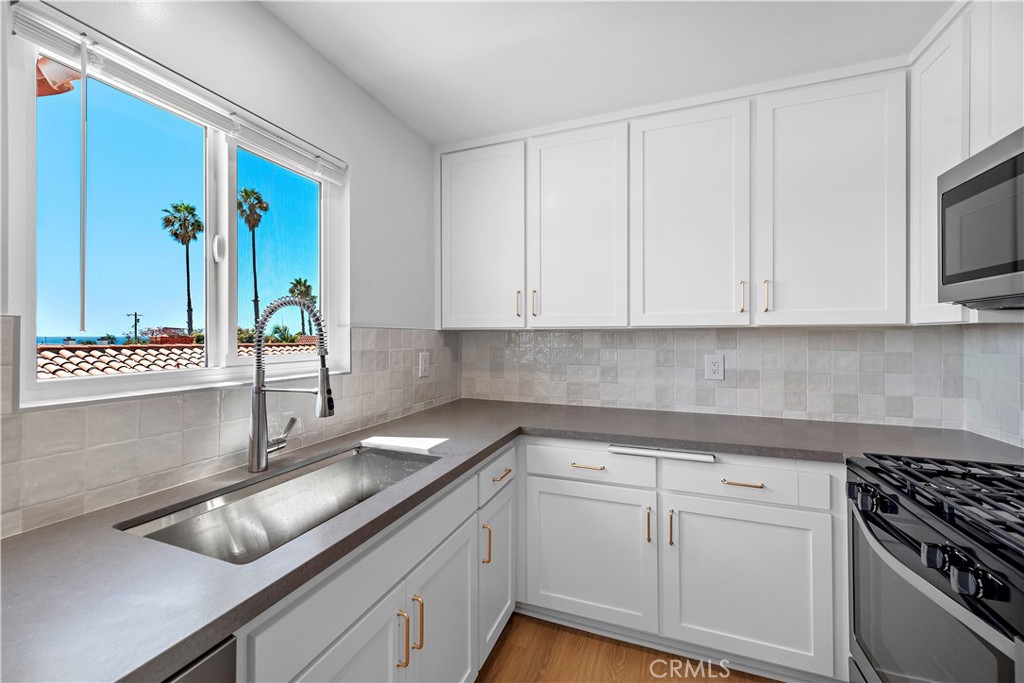 Unit #B kitchen - 223 Avenida Victoria, San Clemente CA 92672 - photo 21