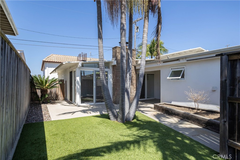 Unit C private front yard - 228 Avenida Pelayo, San Clemente CA 92672 - photo 5