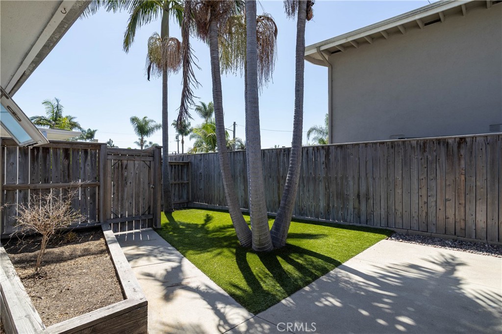 Unit C private front yard - 228 Avenida Pelayo, San Clemente CA 92672 - photo 6