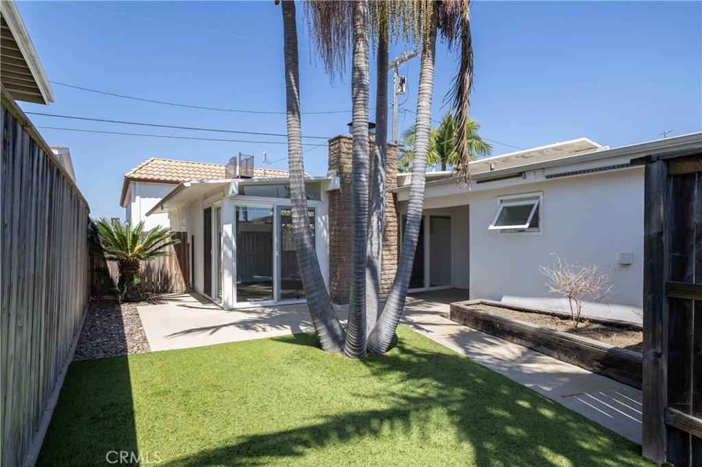 Unit C private front yard - 228 Avenida Pelayo, San Clemente CA 92672 - photo 5