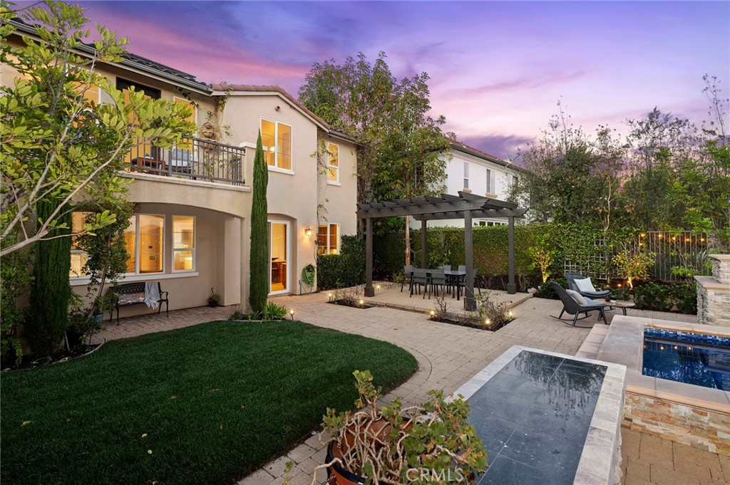 Outdoor entertaining area provides an extension of the home’s living space. - 23 Via Cristobal, San Clemente CA 92673 - photo 20