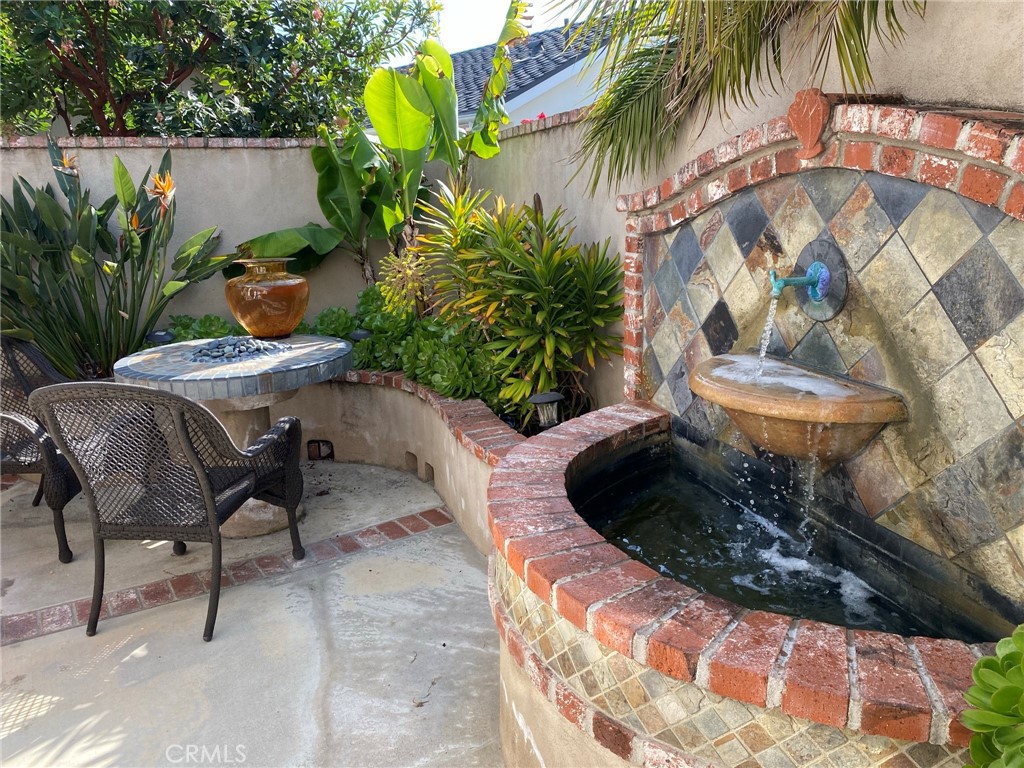 Off Main Bedroom courtyard with fountain - 231 Avenida Princesa, San Clemente CA 92672 - photo 23