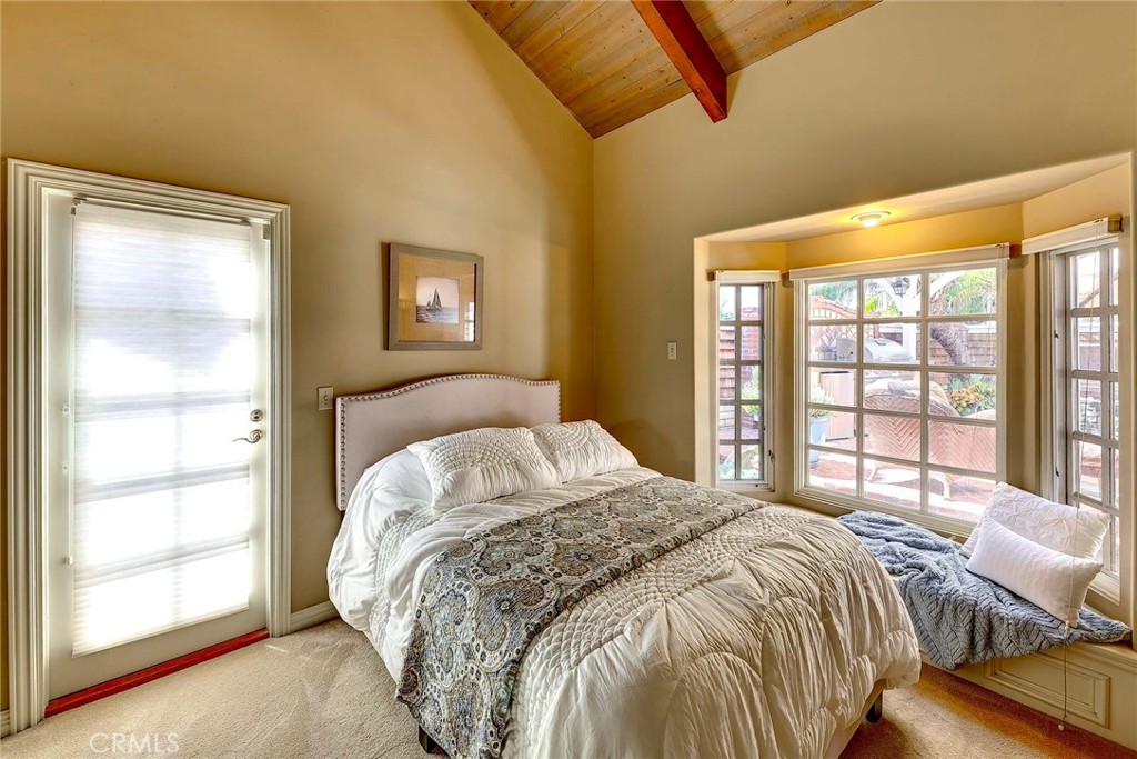 2nd bedroom queen overlooks front courtyard - 231 Avenida Princesa, San Clemente CA 92672 - photo 27