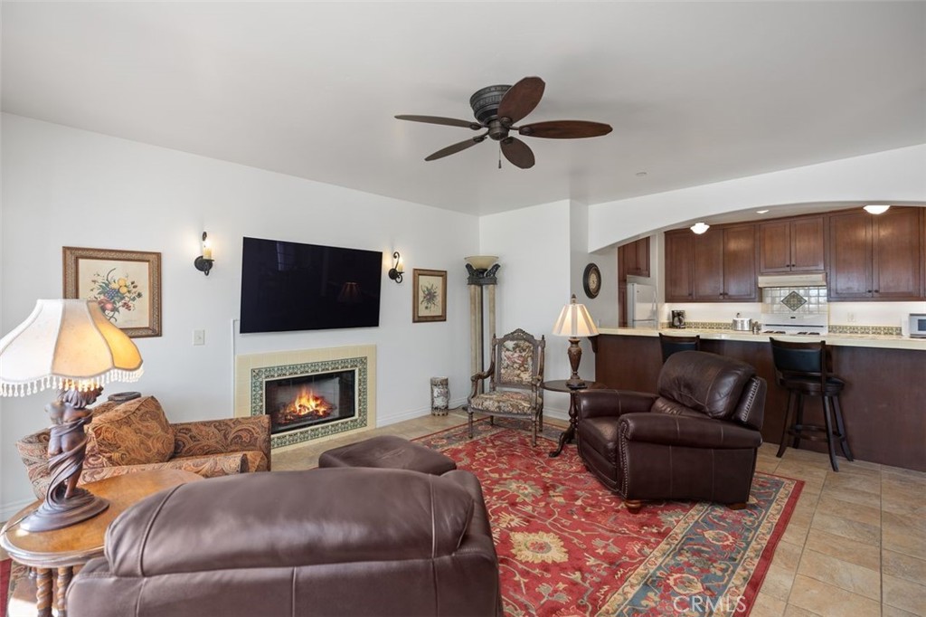Living space looking towards kitchen. - 240 Avenida Rosa B, San Clemente CA 92672 - photo 5