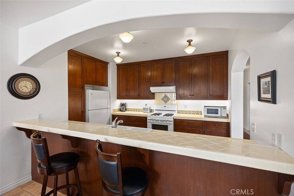 Eat-in kitchen area. - 240 Avenida Rosa B, San Clemente CA 92672 - photo 15