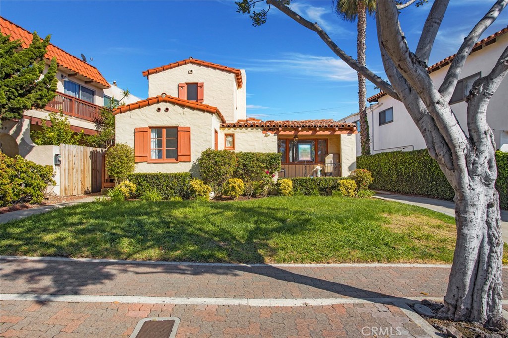 Amazing opportunity to own a piece of history in San Clemente ! This 3 unit property is zoned commercial & residential a - 251 Avenida Del Mar, San Clemente CA 92672 - photo 14