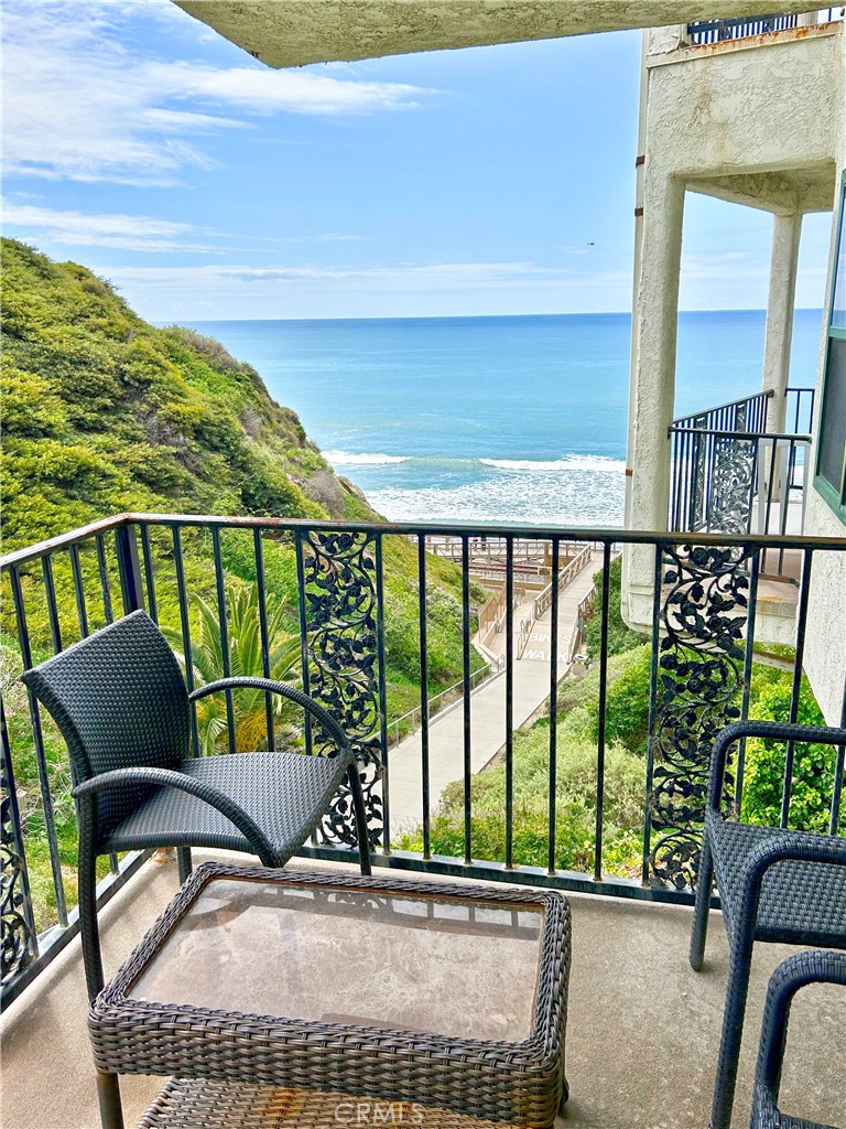 258 W Escalones 6R, San Clemente CA 92672 - photo 2