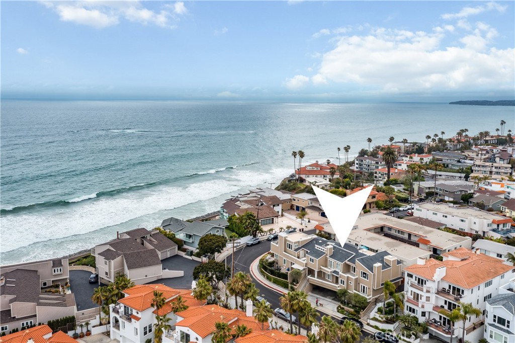 This coastal chic residence is beach close and ready to be enjoyed! - 260 W Marquita C, San Clemente CA 92672 - photo 1