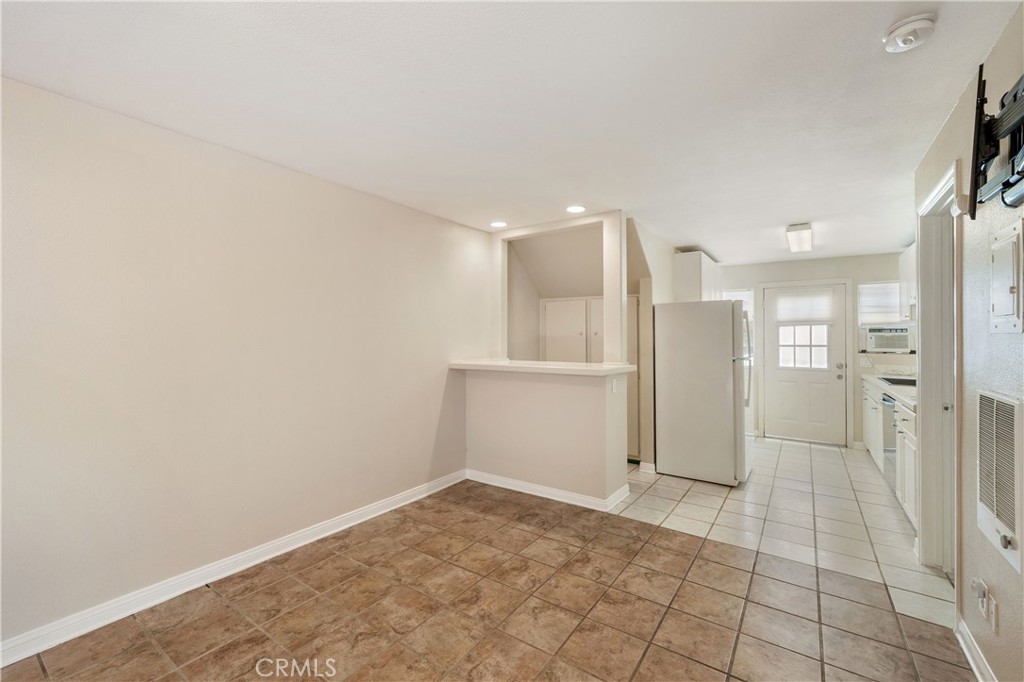 Open floor plan, bar area kitchen nook - 2707 S El Camino Real, San Clemente CA 92672 - photo 5