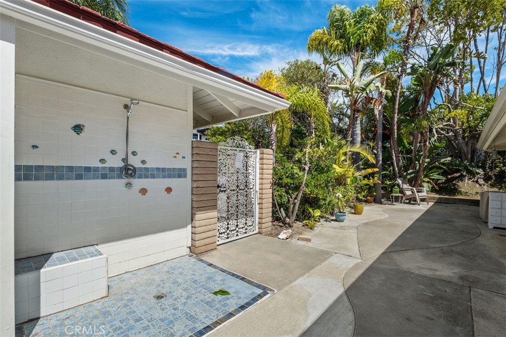 Outdoor shower for after the beach - 2719 Via Montecito, San Clemente CA 92672 - photo 24