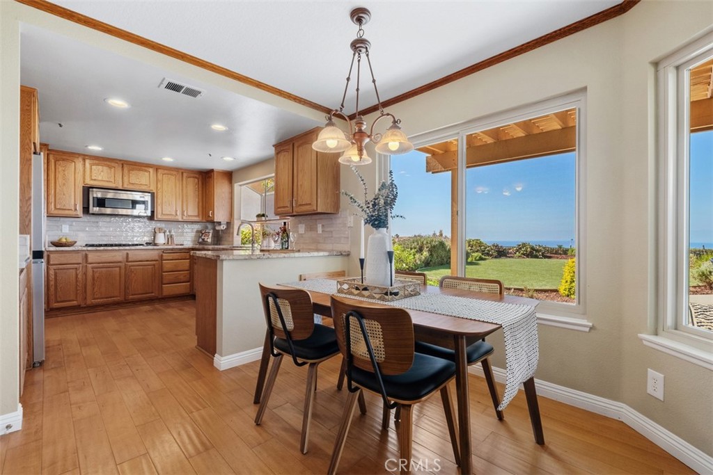 Kitchen dining area - 2850 Calle Esteban, San Clemente CA 92673 - photo 13