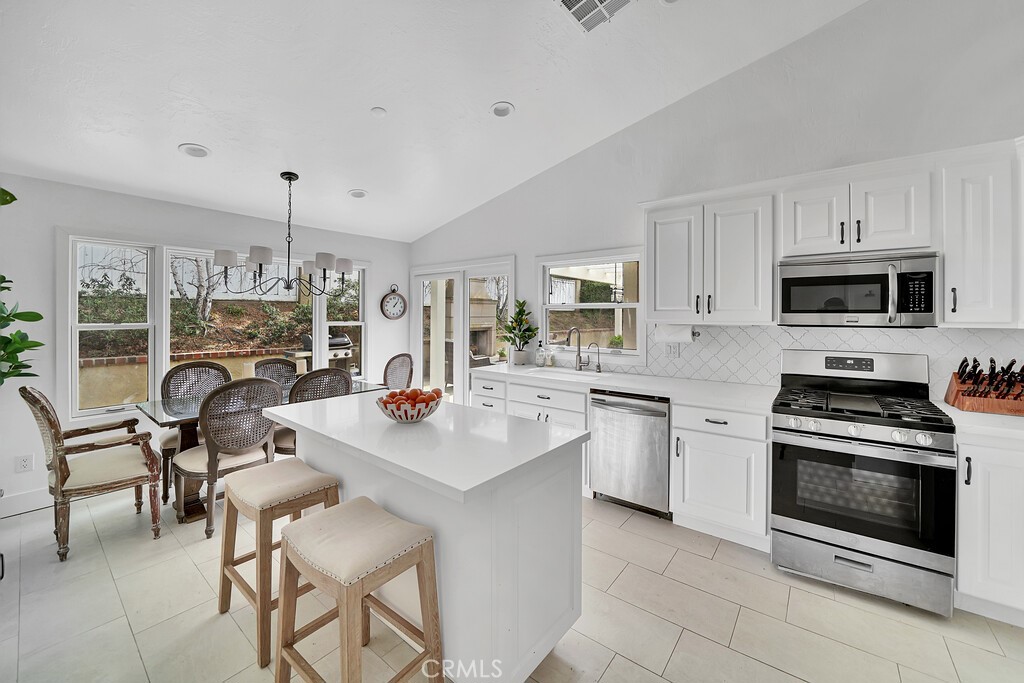 Kitchen with island and 5 burner stove with vented hood - 2897 Calle Heraldo, San Clemente CA 92673 - photo 4