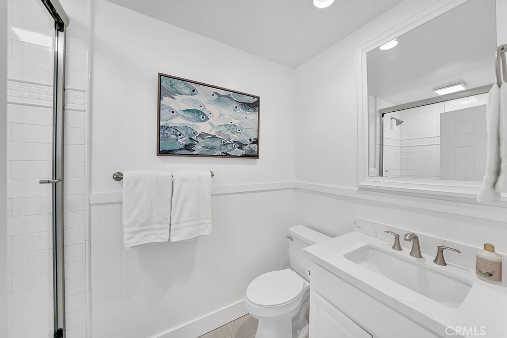 Shared bathroom for rooms 2, 3 & 4 - 2897 Calle Heraldo, San Clemente CA 92673 - photo 15
