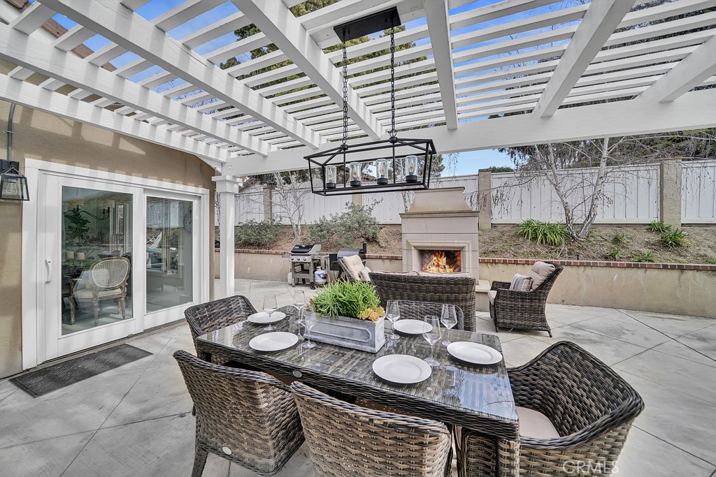 Large outside patio with seating for 6 - 2897 Calle Heraldo, San Clemente CA 92673 - photo 16