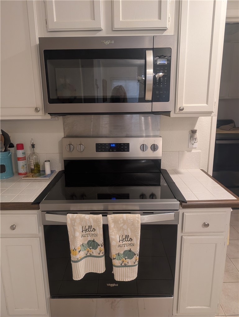 Newer stove and mircowave - 2914 Camino Capistrano, San Clemente CA 92672 - photo 9