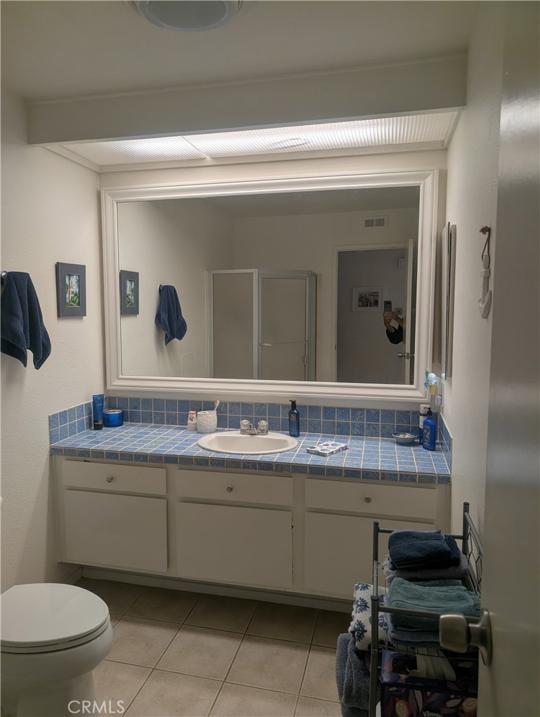 Hall bathroom - 2914 Camino Capistrano, San Clemente CA 92672 - photo 18