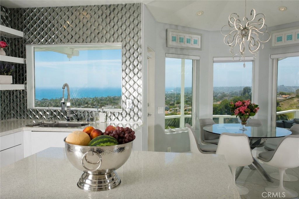 Adjacent to the chef's kitchen, the light-filled breakfast area captures panoramic ocean, Catalina Island and coastal vi - 3 Via Pasa, San Clemente CA 92673 - photo 9