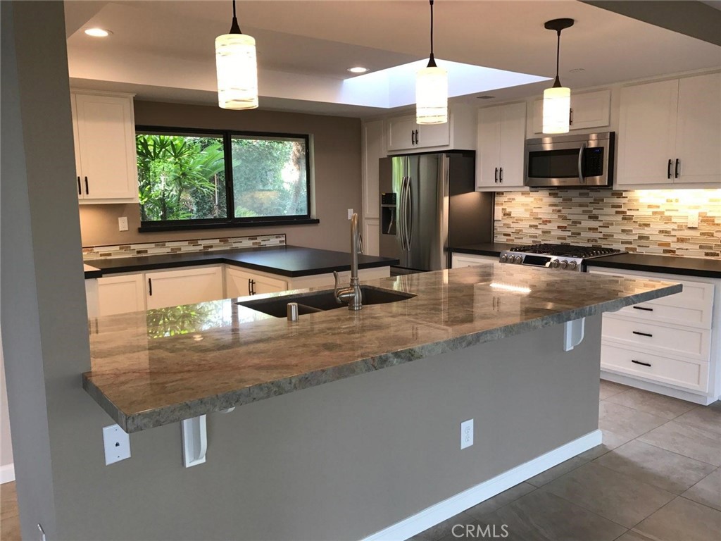 Open kitchen with great room. - 303 La Rambla, San Clemente CA 92672 - photo 3