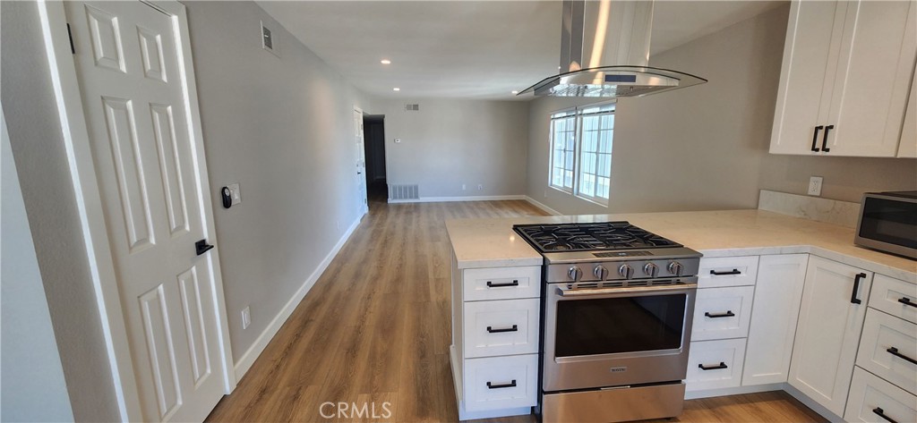 Kitchen view of front room - 305 Acebo Lane C, San Clemente CA 92672 - photo 3