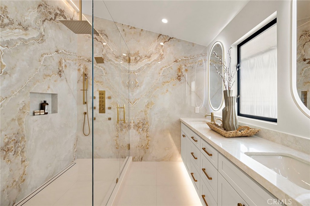 Primary Suite Bathroom - 318 Avenida Costanso, San Clemente CA 92672 - photo 48