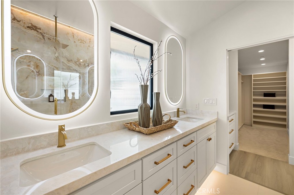 Primary Suite Bathroom - 318 Avenida Costanso, San Clemente CA 92672 - photo 49