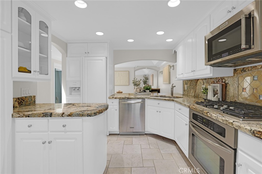 Pantry wall includes glass door cabinets - 3396 Paseo Halcon, San Clemente CA 92672 - photo 8