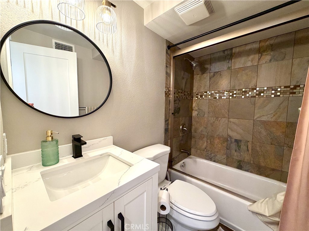 Ground floor bathroom - 367 Calle Borrego, San Clemente CA 92672 - photo 17