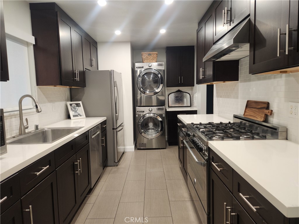 Remodeled Kitchen - 375 Camino San Clemente, San Clemente CA 92672 - photo 1