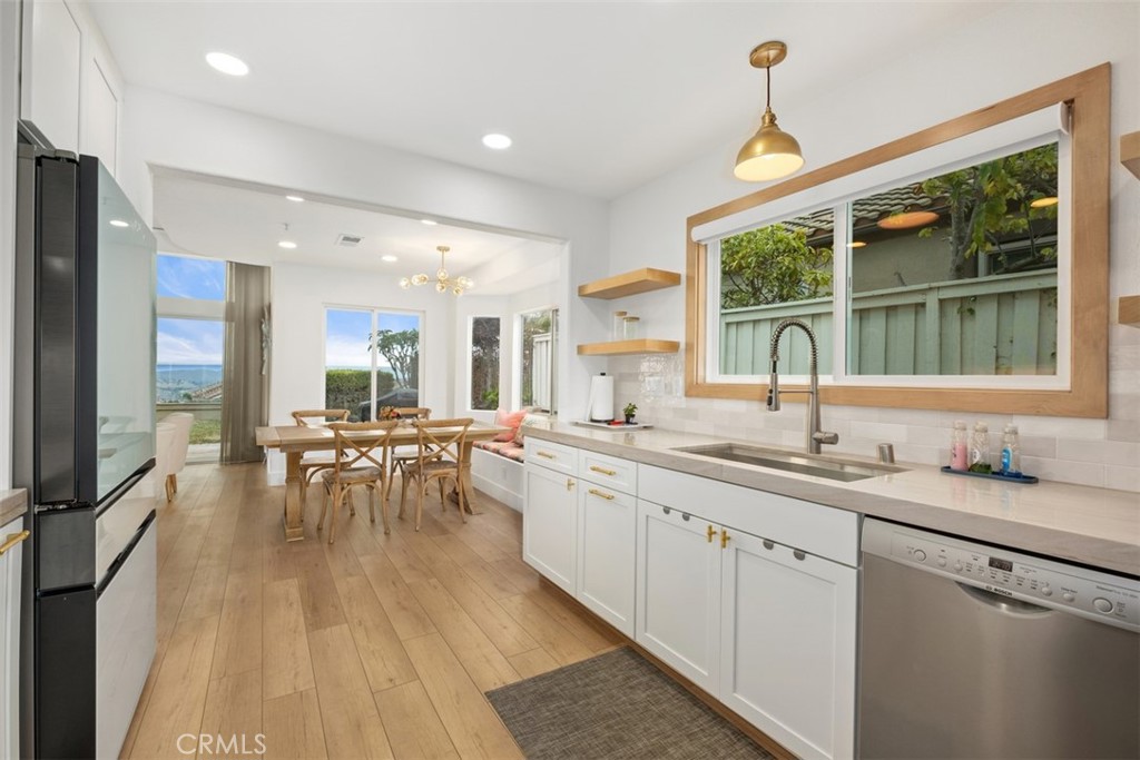Kitchen looking into the dining room - 40 Camino Katia, San Clemente CA 92672 - photo 17