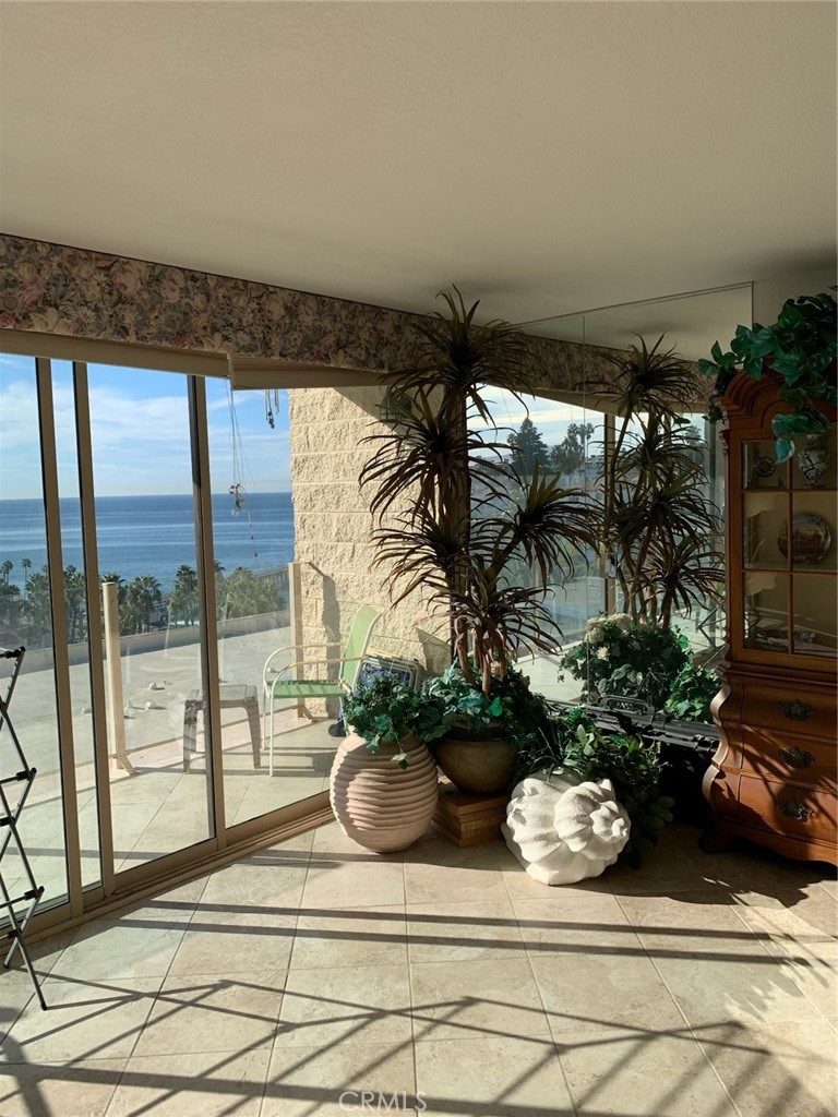 Living room looking out to deck. - 405 Avenida Granada 404, San Clemente CA 92672 - photo 4
