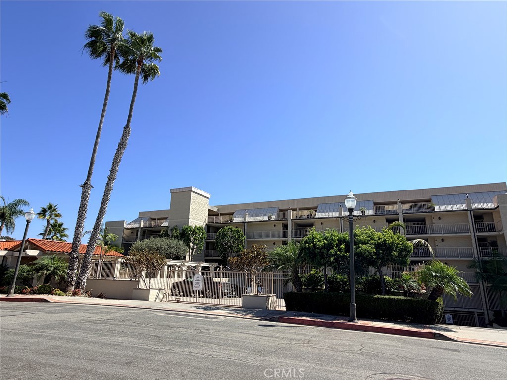 Overview of complex from Avenida Granada - 405 Avenida Granada 404, San Clemente CA 92672 - photo 13