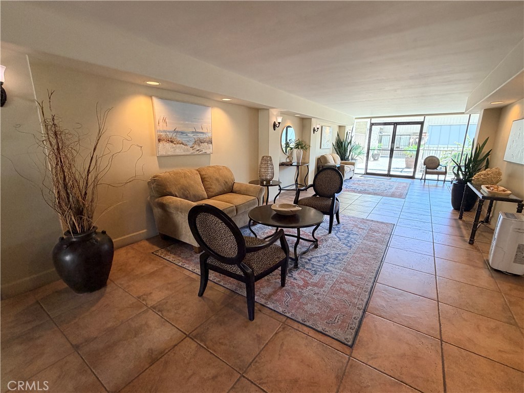 Community lobby, sitting area, mailboxes and deliveries. - 405 Avenida Granada 404, San Clemente CA 92672 - photo 14