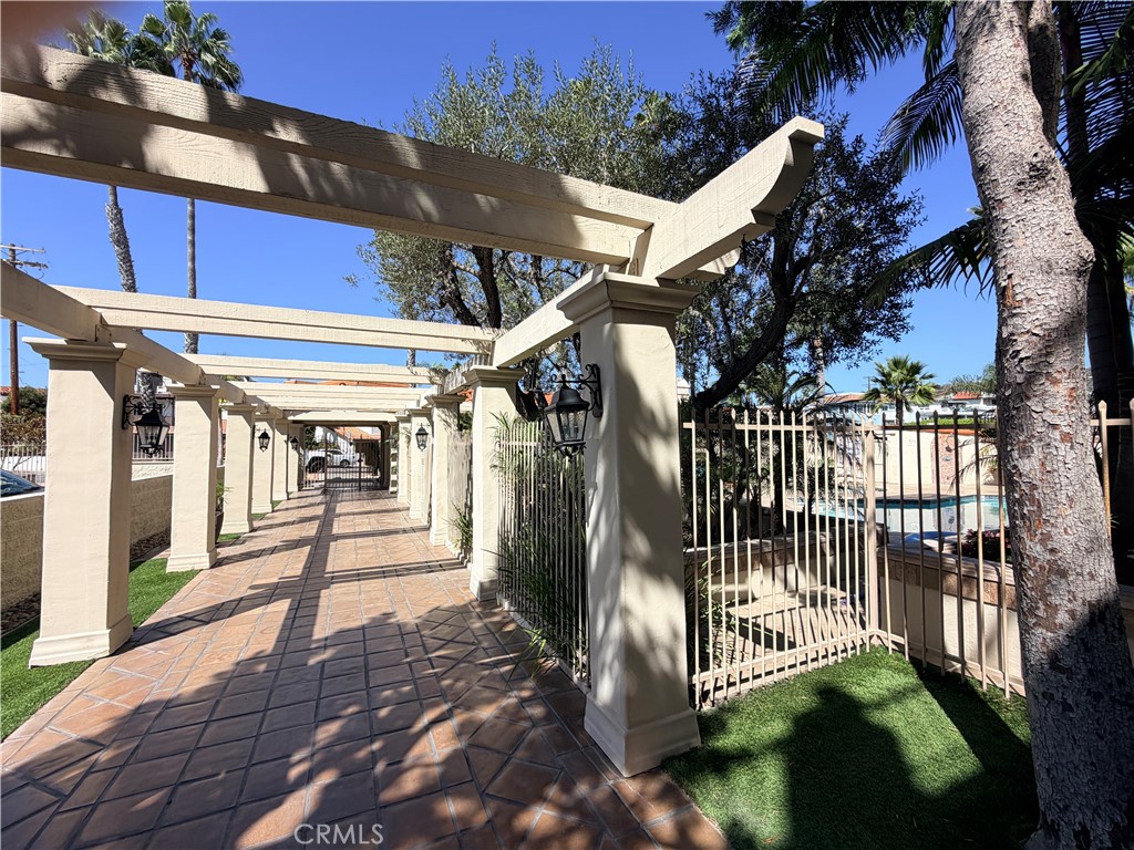 Looking towards exit gate. - 405 Avenida Granada 404, San Clemente CA 92672 - photo 19