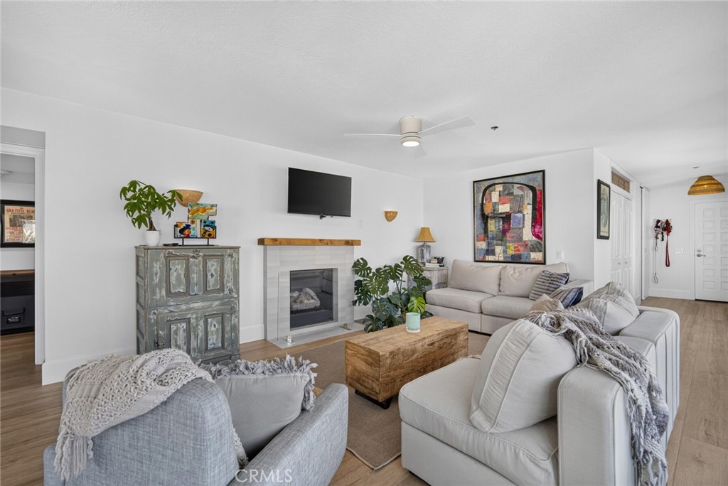 The entire unit was remodeled four years ago in a light & bright modern style - 409 Arenoso 2, San Clemente CA 92672 - photo 2
