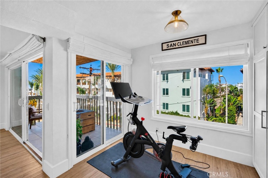 Exercise with the Pacific Ocean views, or place a view sitting area in the kitchen book - 409 Arenoso 2, San Clemente CA 92672 - photo 20