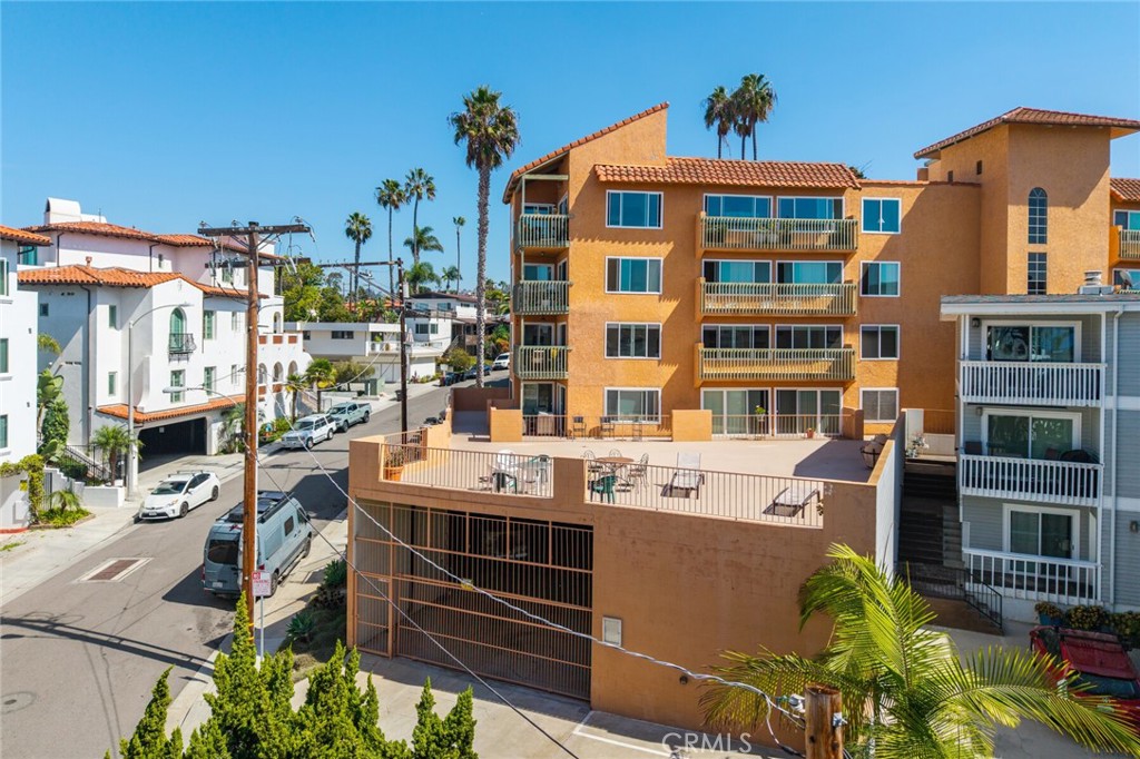 409 Arenoso Lane building will be painted white in the next year. - 409 Arenoso 2, San Clemente CA 92672 - photo 45