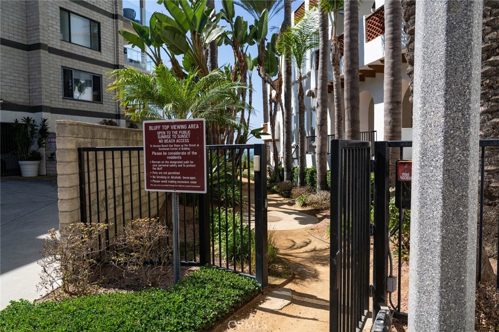Another view point located on the culdesac across the street from the building. - 409 Arenoso 2, San Clemente CA 92672 - photo 56