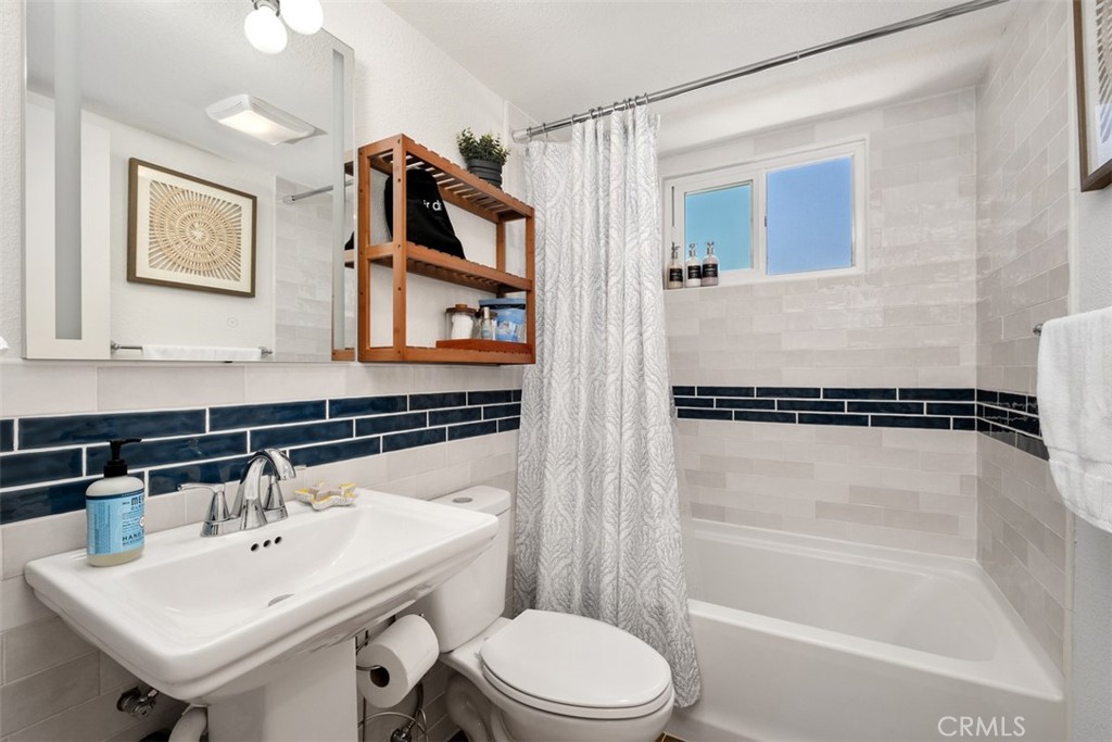 Bathroom with custom tile accents - 409 Arenoso Lane 12, San Clemente CA 92672 - photo 21
