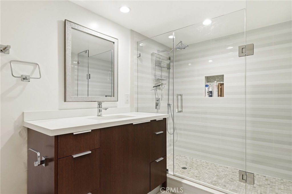 ensuite Primary Bathroom - 410 Corto Lane E, San Clemente CA 92672 - photo 19